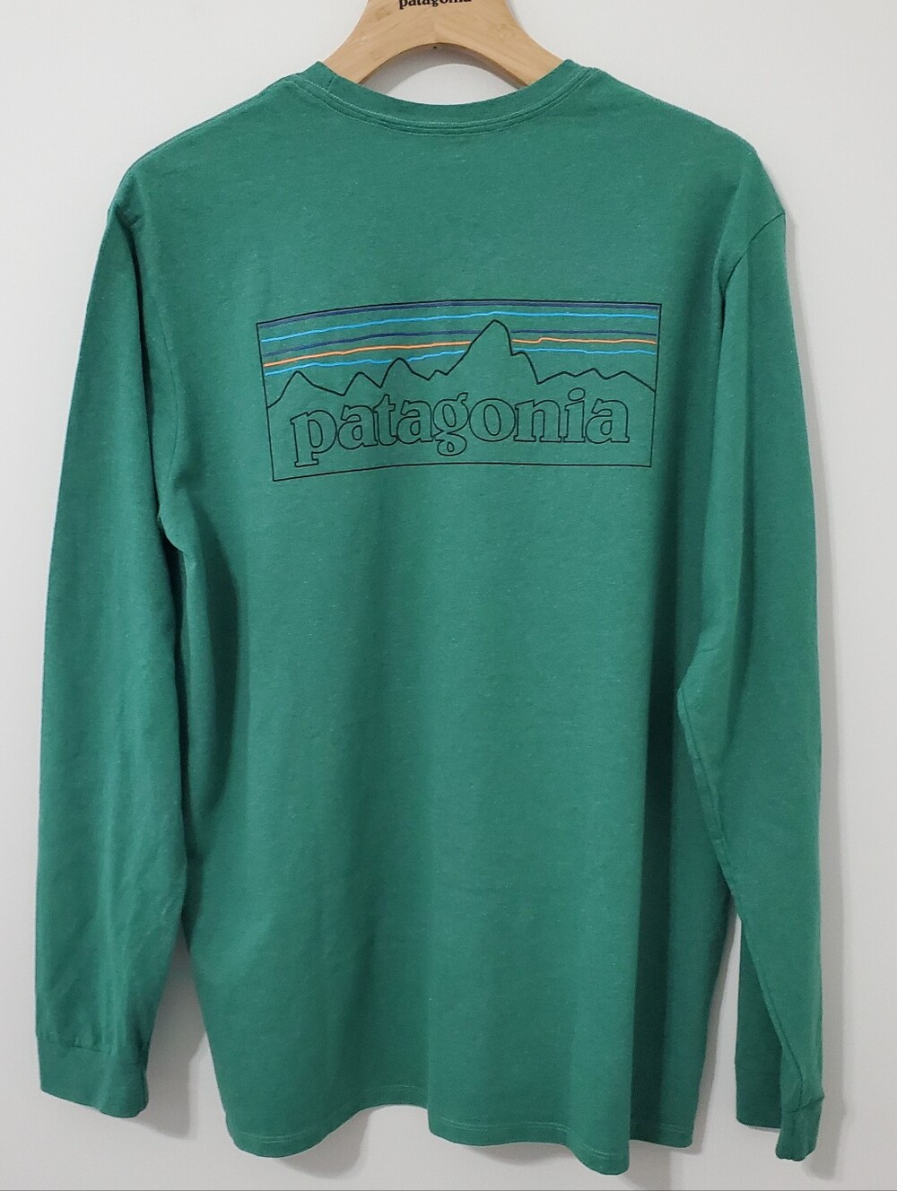 Patagonia Men's P6 Logo Banner Responsibili-Tee Long Sleeve Crew Large NEW